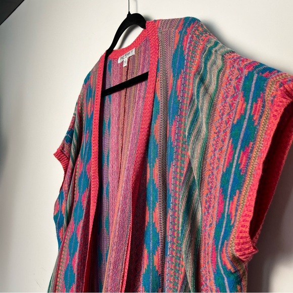 ⚪️ Say What? Pink and Blue Shrug with Fringe Detail - Picture 4 of 8